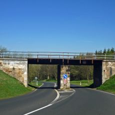 Železniční most přes silnici II/223 v Rusové