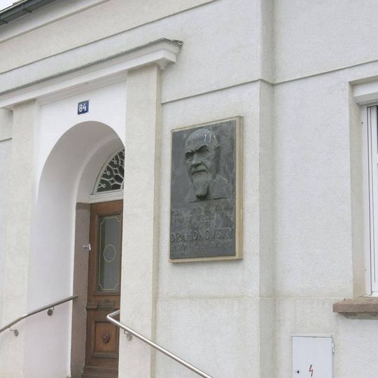Pamětní deska Josefa Drahoňovského na domě 84 v Rovensku pod Troskami