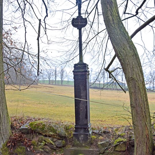 Kříž za rybníkem