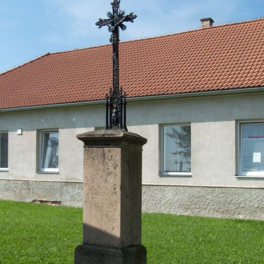 Kříž za obecním úřadem