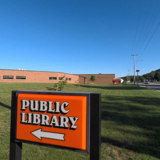 Munising School Public Library