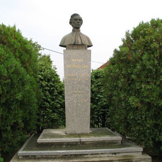Pomník A. Bernoláka, busta