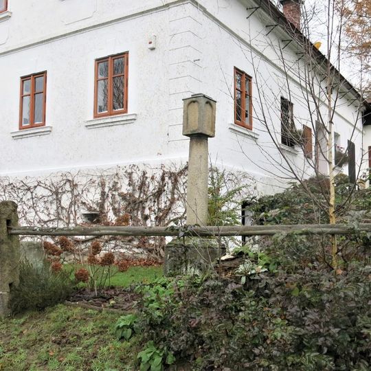 Boží muka u domu 90 ve Všemilech