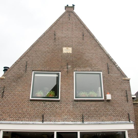 Huis met puntgevel