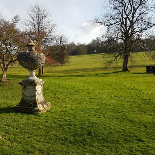 Monument To Michael Drayton