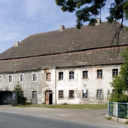 Former inn in Dziwiszów