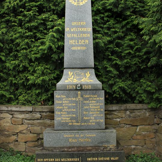 Pomník padlým v Malých Heralticích