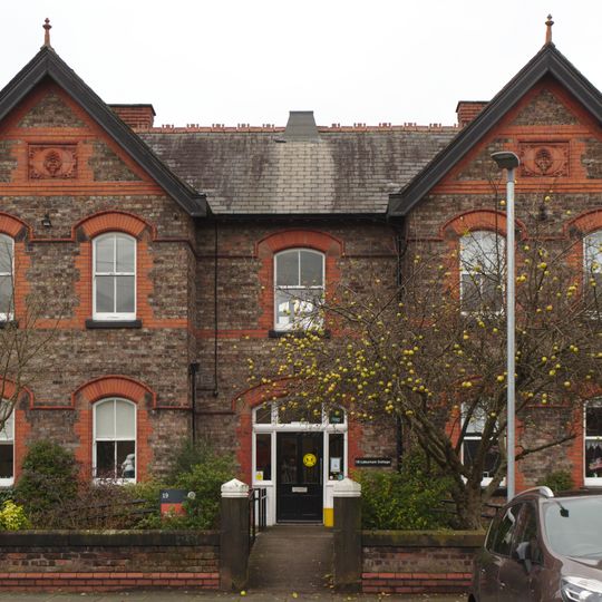 19 New Hall, Longmoor Lane