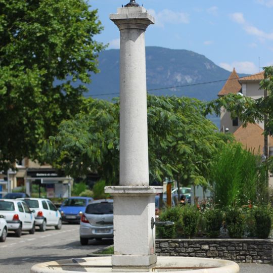 Fontaine en allée Billery
