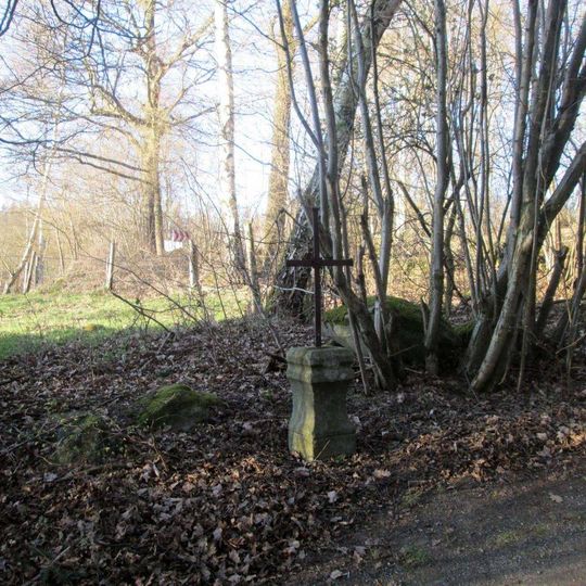 Kříž severozápadně od Mlázov u samoty