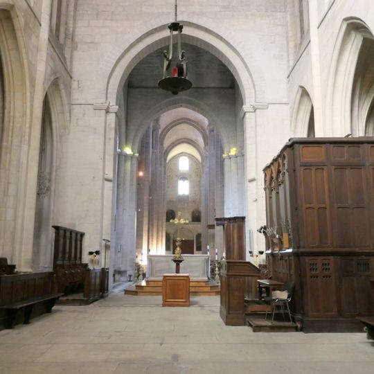 Paneles de revestimiento y sillería de coro