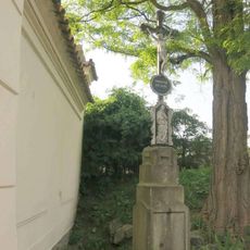 Kříž u brány do hřbitova v Klatovech