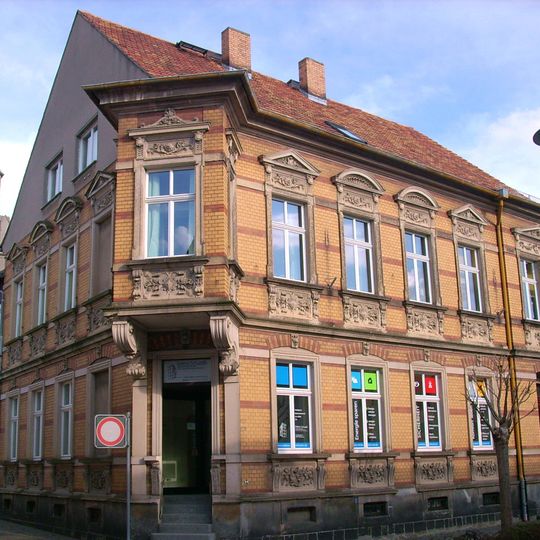 Wohnhaus in Ecklage Hoyerswerdaer Straße 2