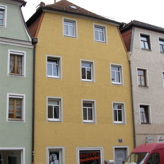 Wohn- und Geschäftshaus