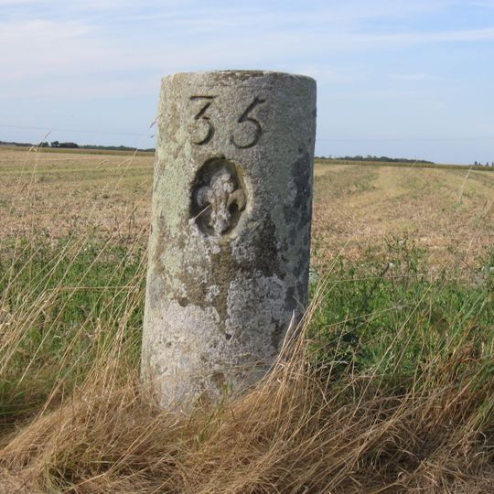 Bornes fleurdelysées 34 et 35