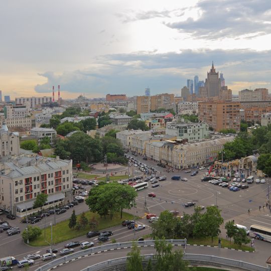 Prechistenskiye Vorota Square