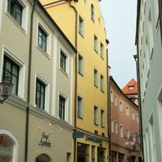 Wohn- und Geschäftshaus