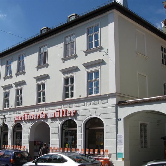 Wohn- und Geschäftshaus