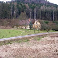 Myslivna s pomníčkem