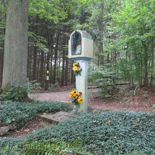 Boží muka v lese nedaleko Veselé hory