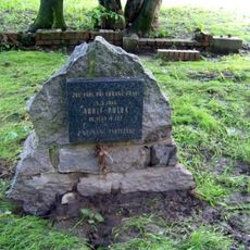 Pomník padlým v květnu 1945 u Motolského potoka