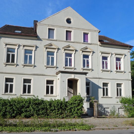 Wohnhaus in offener Bebauung Bautzner Straße 79