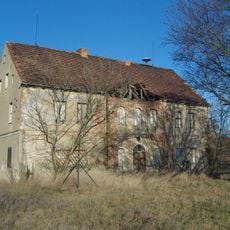 Naturdenkmal Rotbuche (Fagus sylvatica) Ortslage Leeskow, vor dem ehemaligen Gutshaus