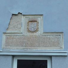 Pamětní deska na budově Motorpalu v Batelově