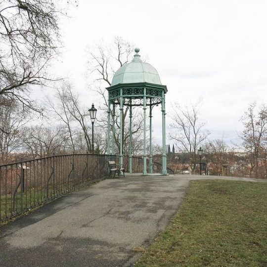 Gloriet-altán v sadech Na Skalce na Smíchově