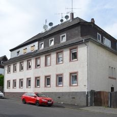 Mehrfamilienhaus