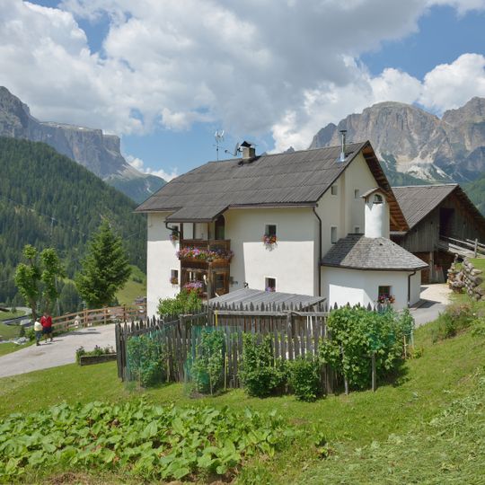 Plaza d’Sura Corvara