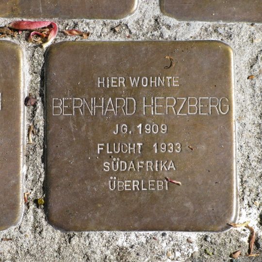 Stolperstein en memoria de Bernhard Herzberg