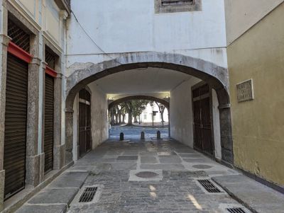 Entrance 1