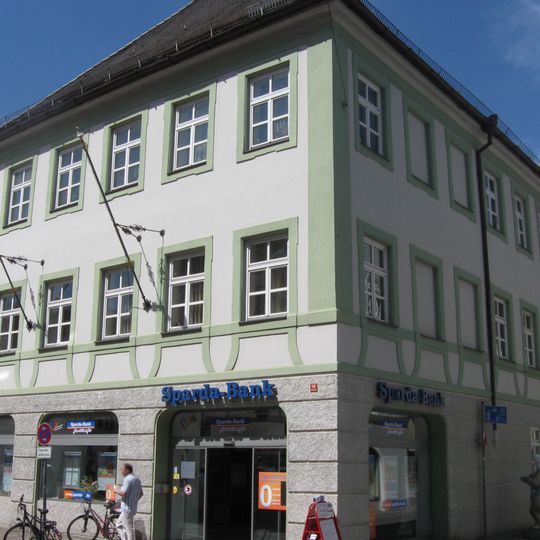 Wohn- und Geschäftshaus