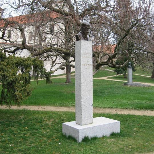 Památník T. G. Masaryka v zámeckém parku v Benátkách nad Jizerou