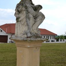 Súsošie Piety, pilier