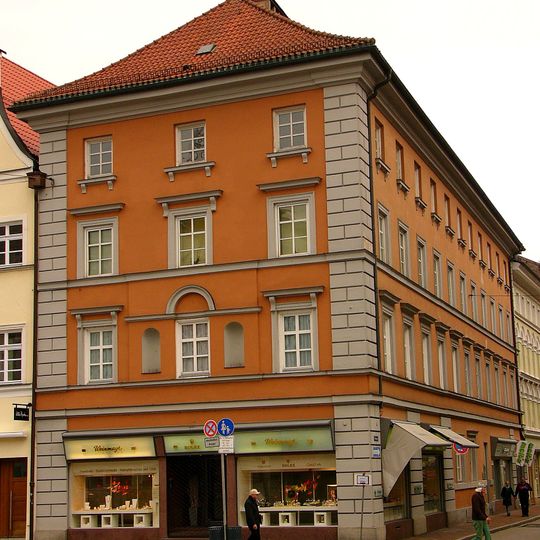 Wohn- und Geschäftshaus