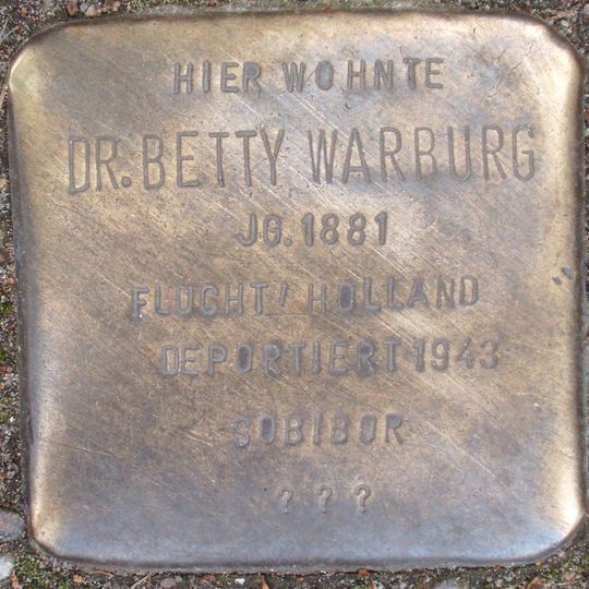 Stolperstein en memoria de Betty Warburg