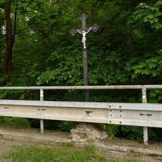 Kříž na mostě přes výpust rybníka Musík