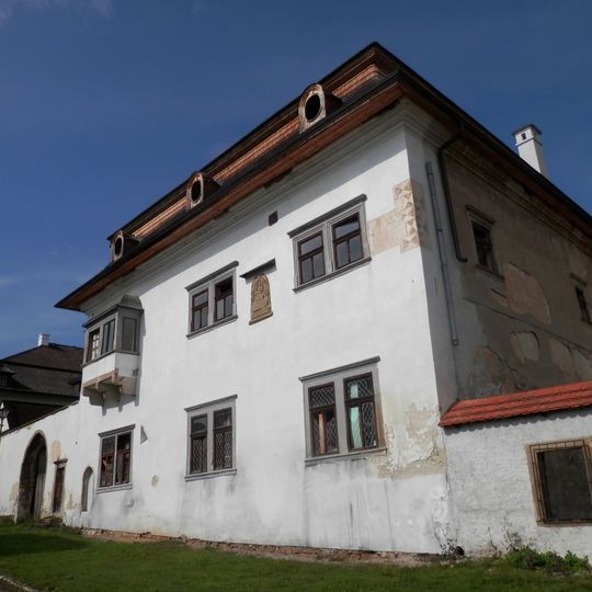 Kanónia, múr ohradný s bránami