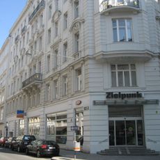 Wohn- und Geschäftshaus