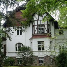 Waltharistraße 8