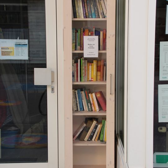 Public bookcase Mödling