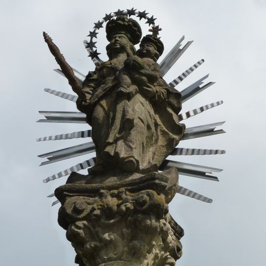 Sloup se sochou Panny Marie v Horních Domaslavicích