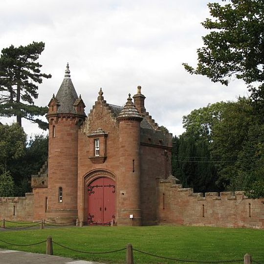 Ayton Castle, South Lodge With Screenwalls And Piers