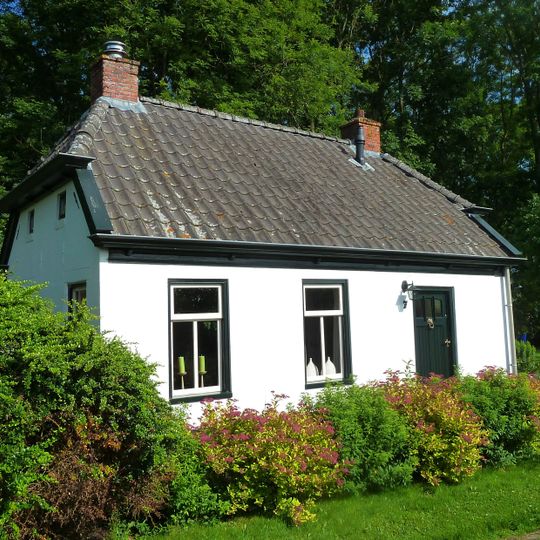 Arbeiderswoning met platte aanbouw