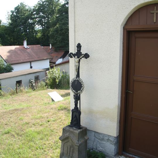 Kříž u kaple v Lískovicích