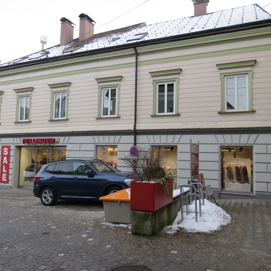 Wohn- und Geschäftshaus