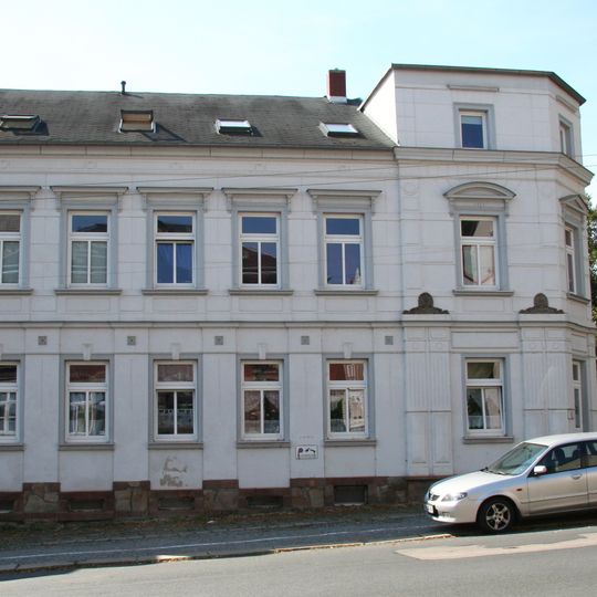 Wohnhaus in Ecklage und geschlossener Bebauung