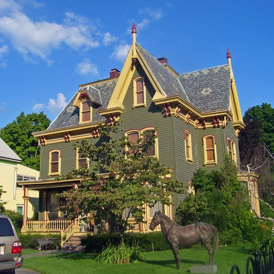 House at 184 Albany Avenue